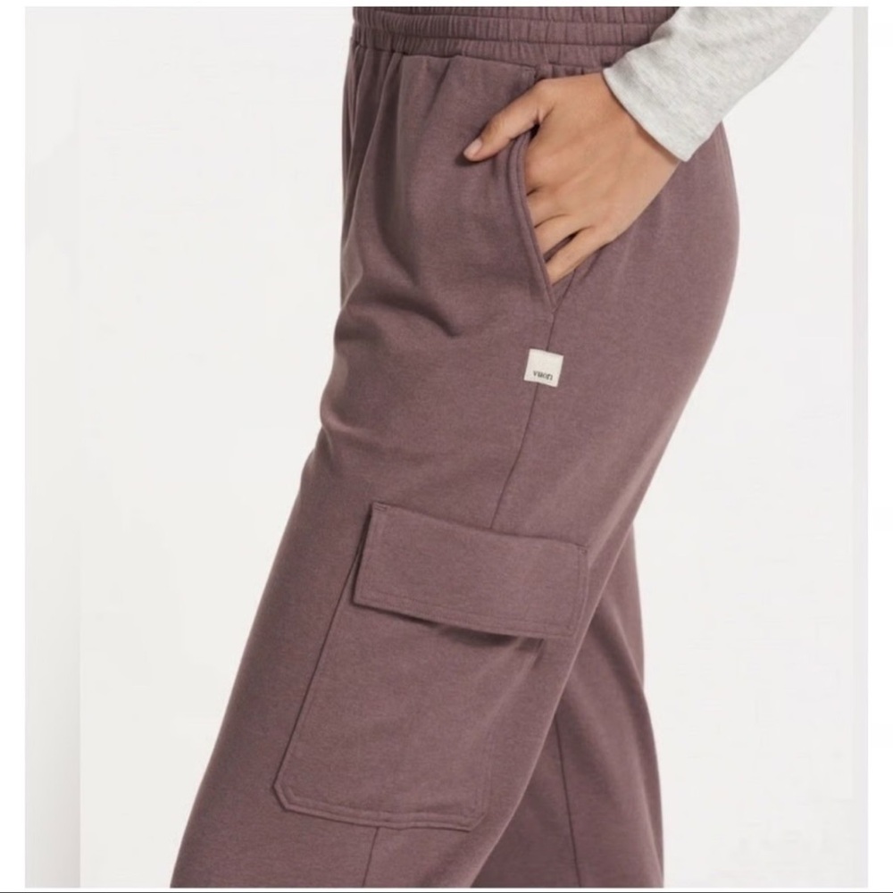 Vuori Boyfriend Cargo
Joggers size large